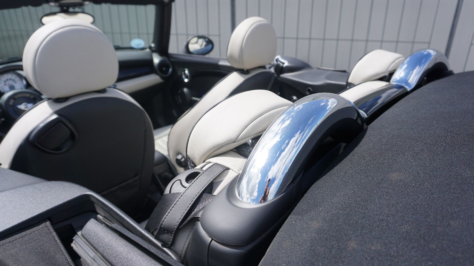 Fahrzeugabbildung MINI COOPER S Cabrio 1.6 Ltr, Bi-Xenon,Navi,Leder,+WR