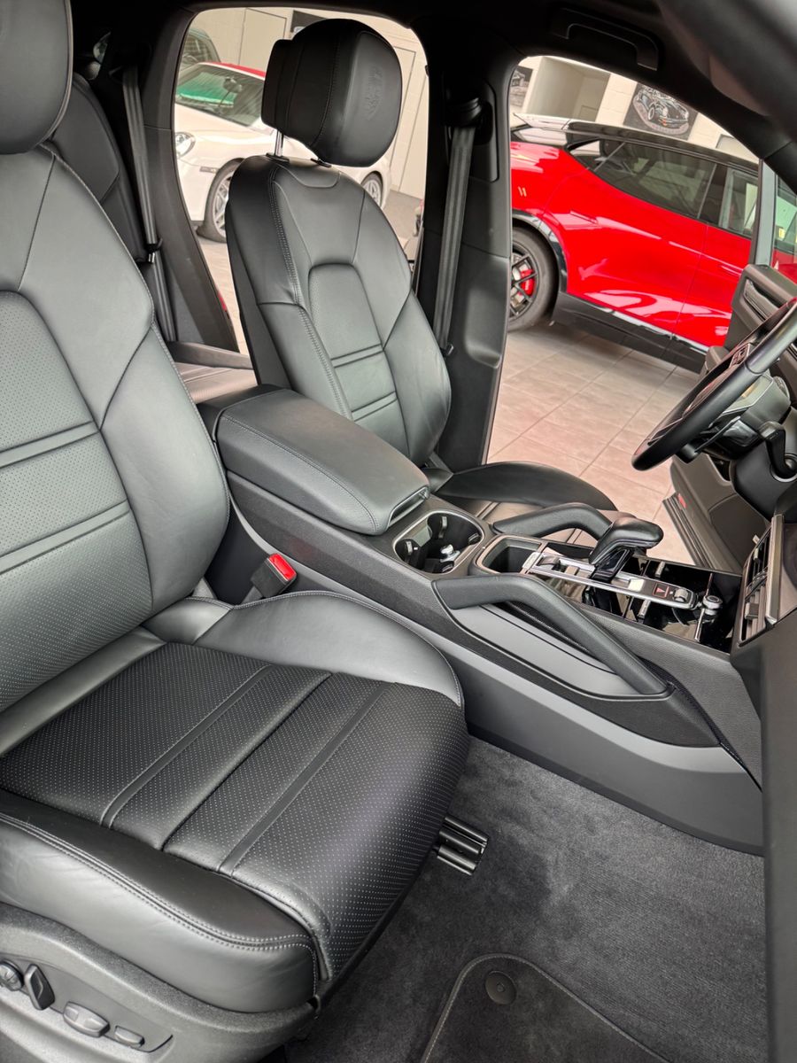 Fahrzeugabbildung Porsche Cayenne Coupe E-Hybrid Platinum Edition