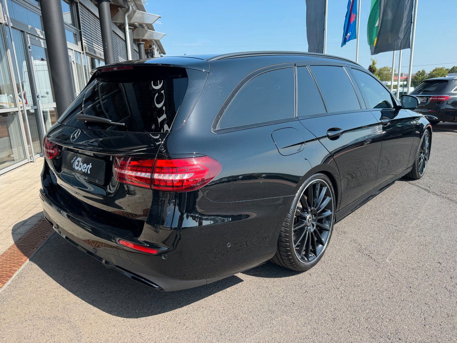 Fahrzeugabbildung Mercedes-Benz E 400d 4M AMG+Burm+Pano+AHK+Distr+Memory+Night