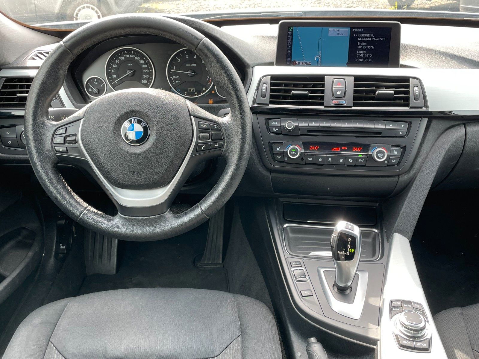 Fahrzeugabbildung BMW 320i Gran Turismo Aut. Navi Xenon 19"M LMR SPORT