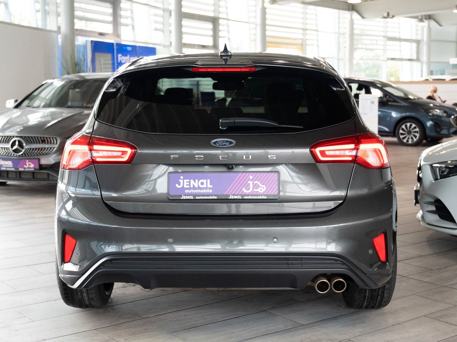Fahrzeugabbildung Ford Focus Lim. ST-Line X AUTOM./PANO/SITZHZG./KAMERA