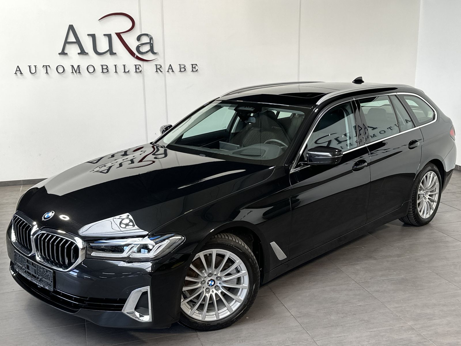 Fahrzeugabbildung BMW 520d Touring Luxury-Line NAV+LASER+PANO+HEAD-UP