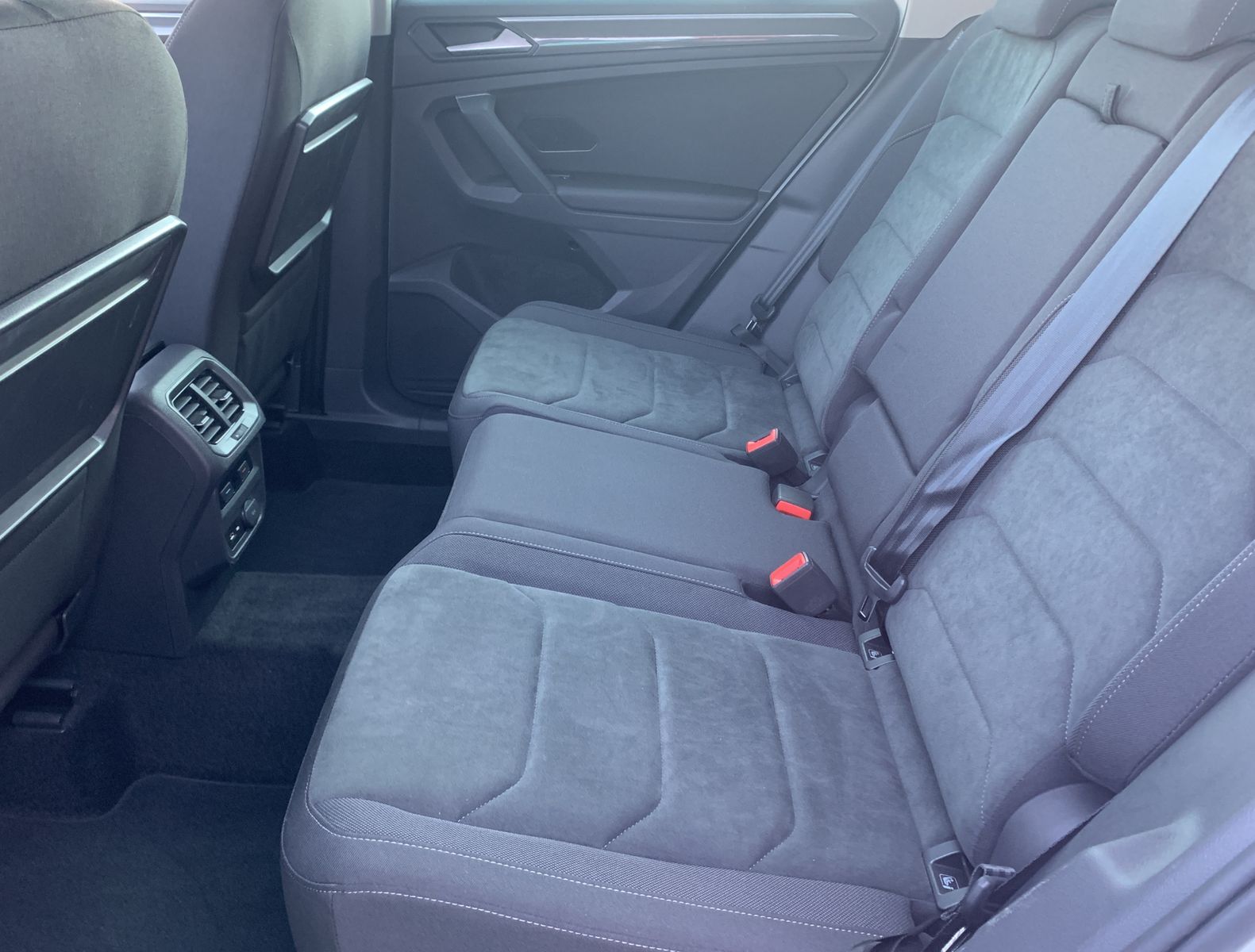 Fahrzeugabbildung Volkswagen Tiguan 2.0 TDI*Highline*4Motion*LED*Cam*STHZ*