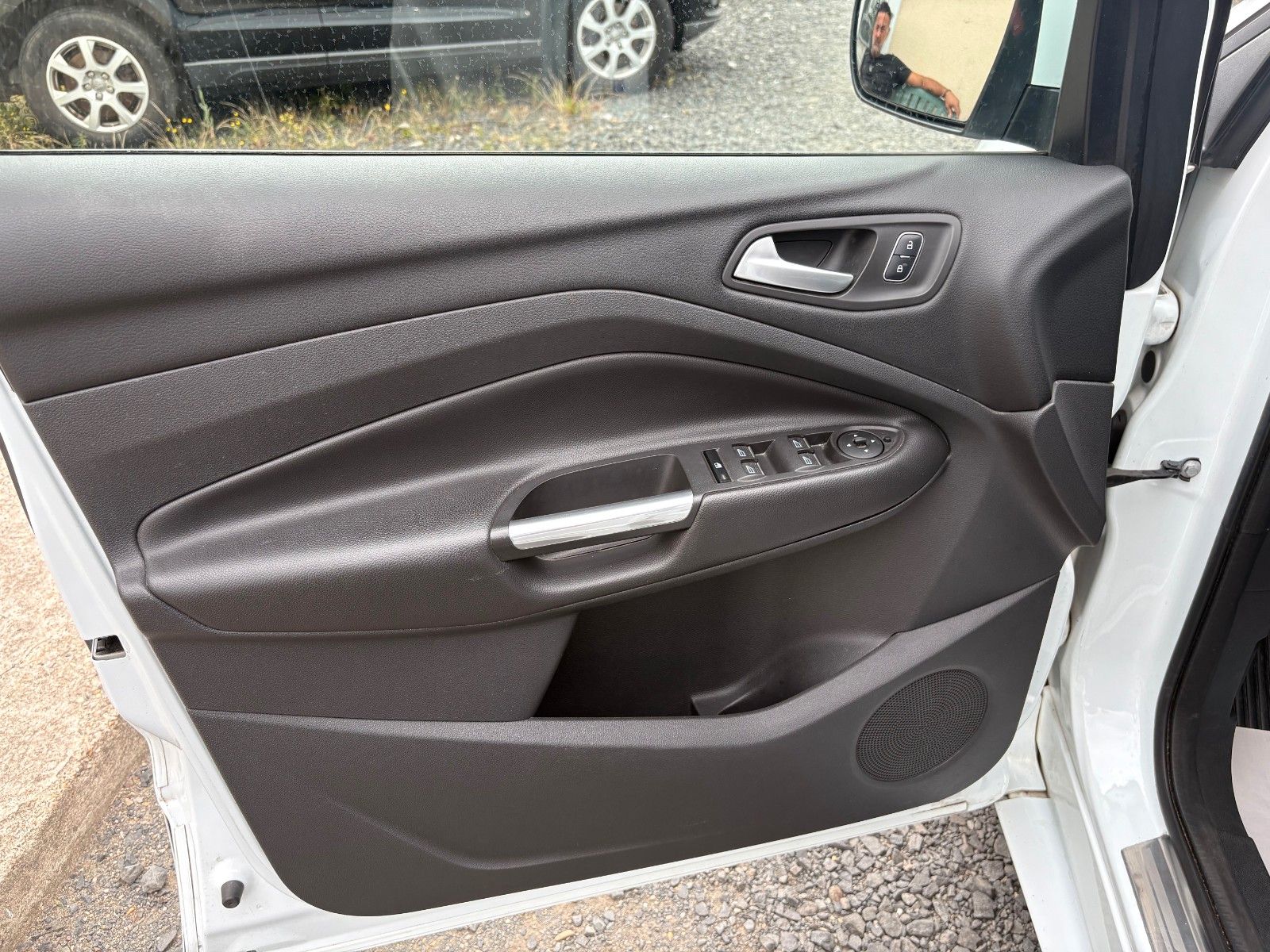 Fahrzeugabbildung Ford Kuga 2.0 TDCi 4x4 ST-Line Aut. Navi Leder Xenon