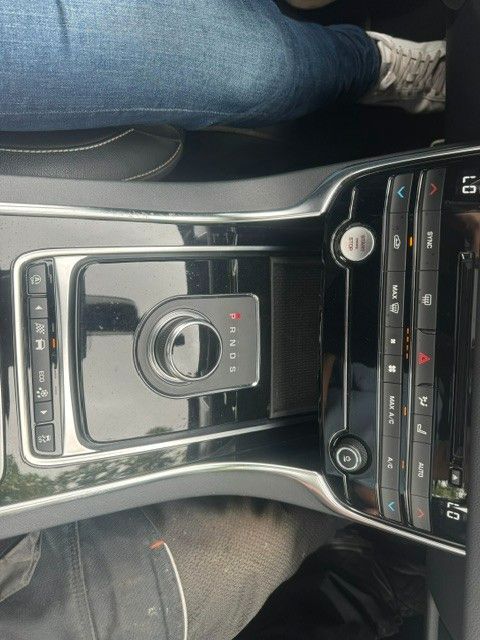 Fahrzeugabbildung Jaguar XF 20d 180PS R-Sport Sportbrake LEDER KAMERA