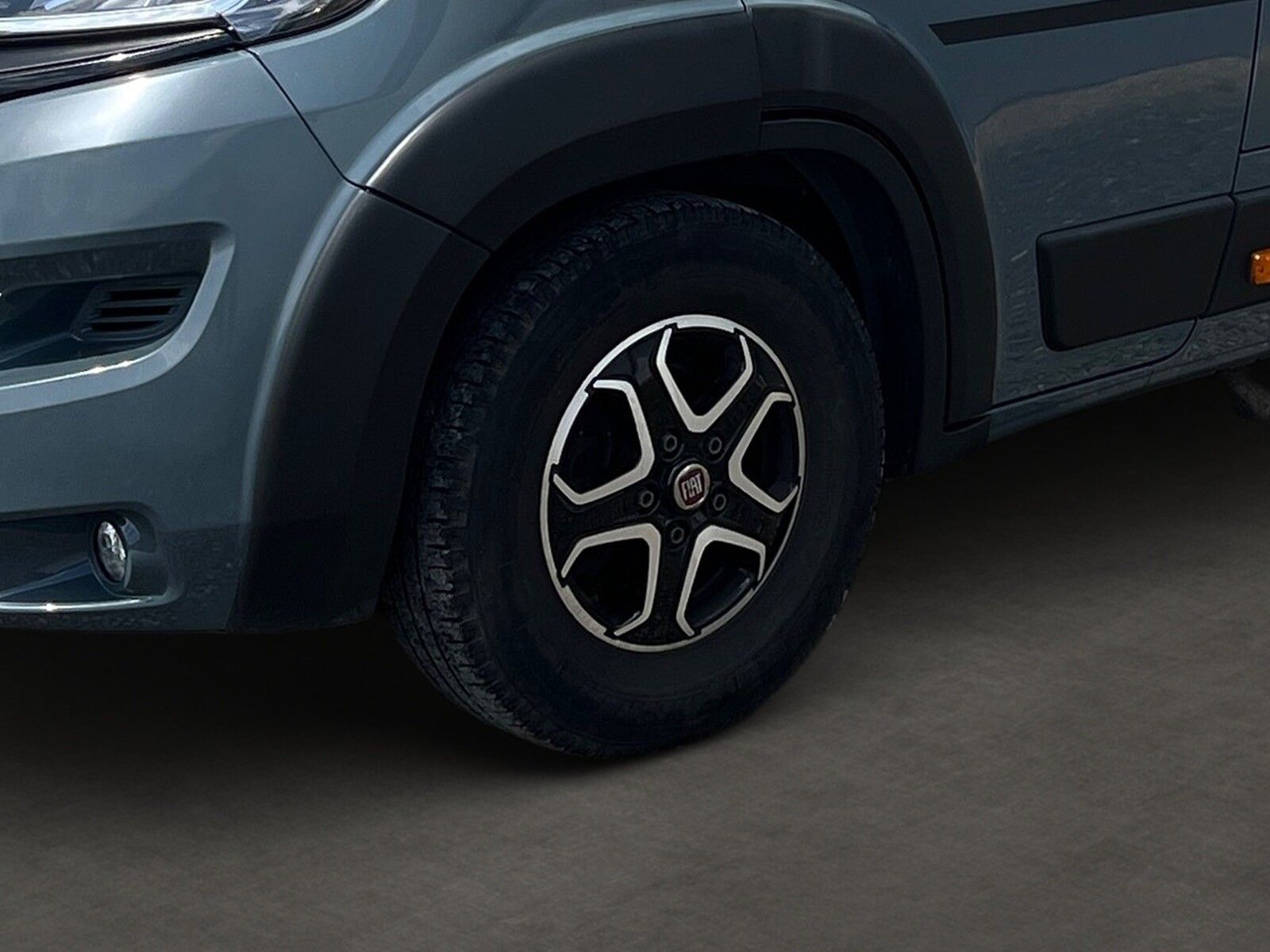 Fahrzeugabbildung Chausson Van Sport Line V697 Automatik AHK Wechselrichter