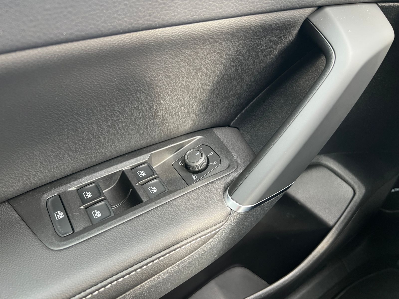 Fahrzeugabbildung Volkswagen Touran GOAL 1.5 TSI DSG *AHK, ACC, Kamera, 17''-