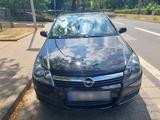 Opel Astra (11/2005) - Opel Astra aus 2005 mit Diesel-Antrieb