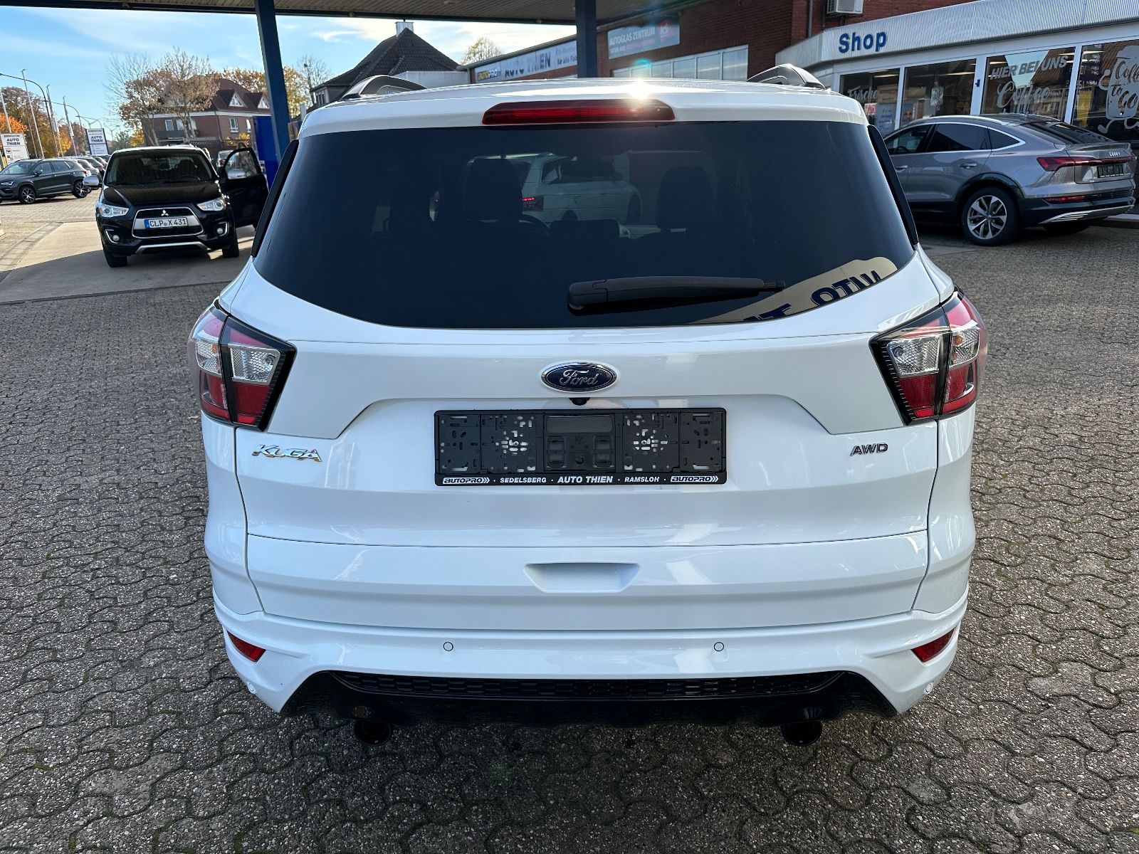 Fahrzeugabbildung Ford Kuga 2.0 TDCi 4x4 ST-Line AHK/Pano/Navi/Sound