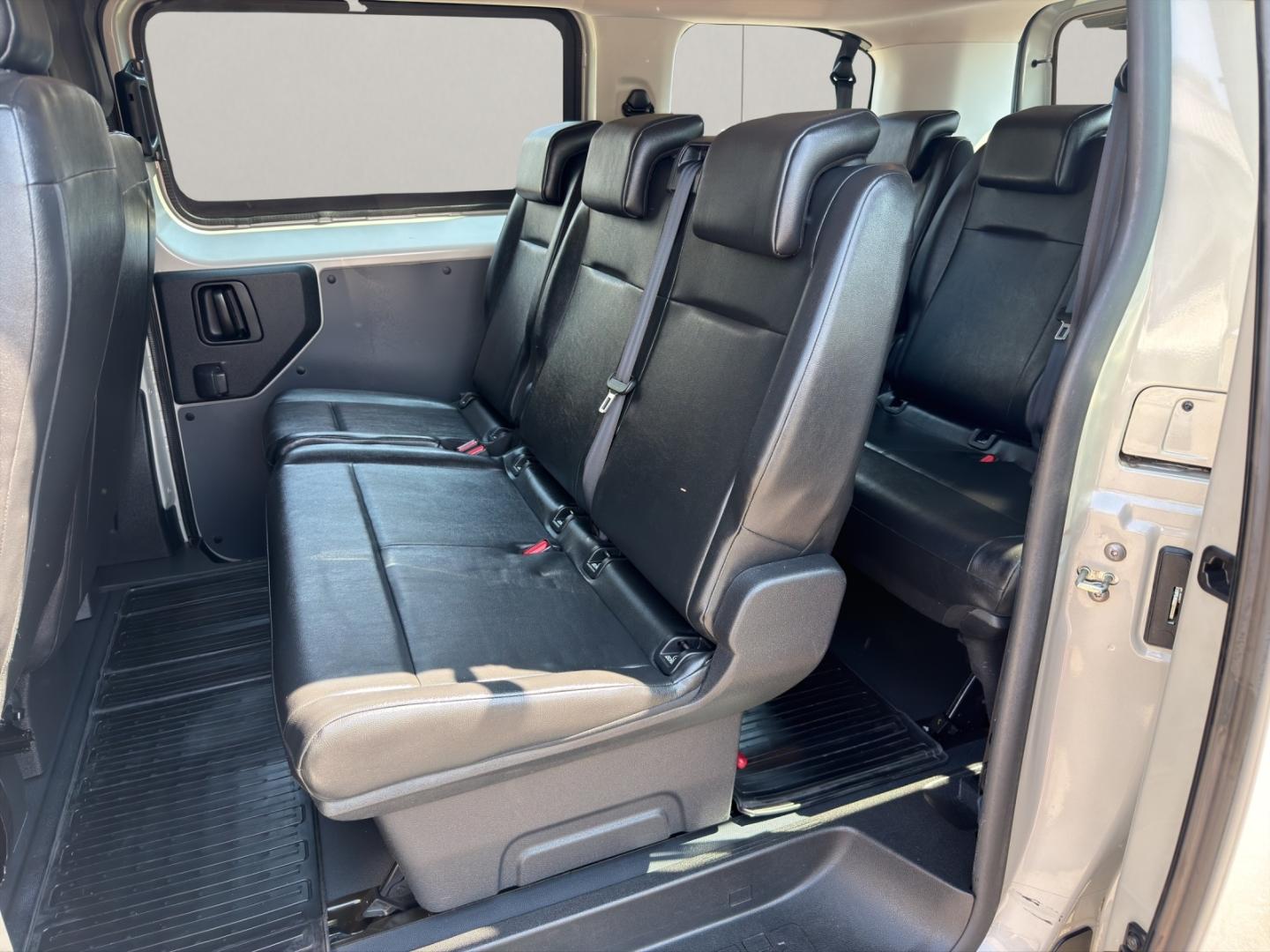 Toyota Proace L1 Kombi Comfort Navigation Anhängerkuppl