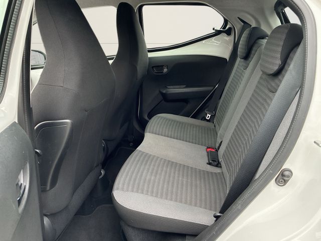 Toyota Aygo x-play club KameraKlimaAppleCarPlayTemp