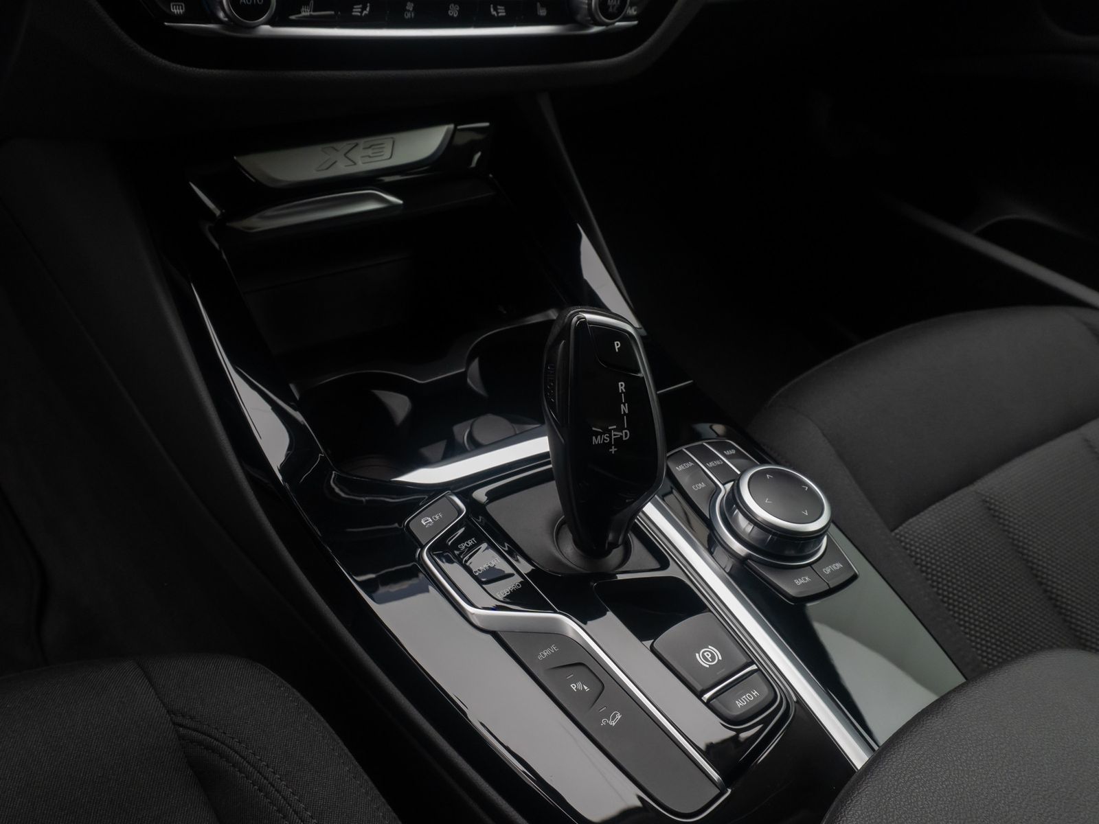 Fahrzeugabbildung BMW X3 xD30e Kamera HUD DAB Komfort Sport LED 18Zoll