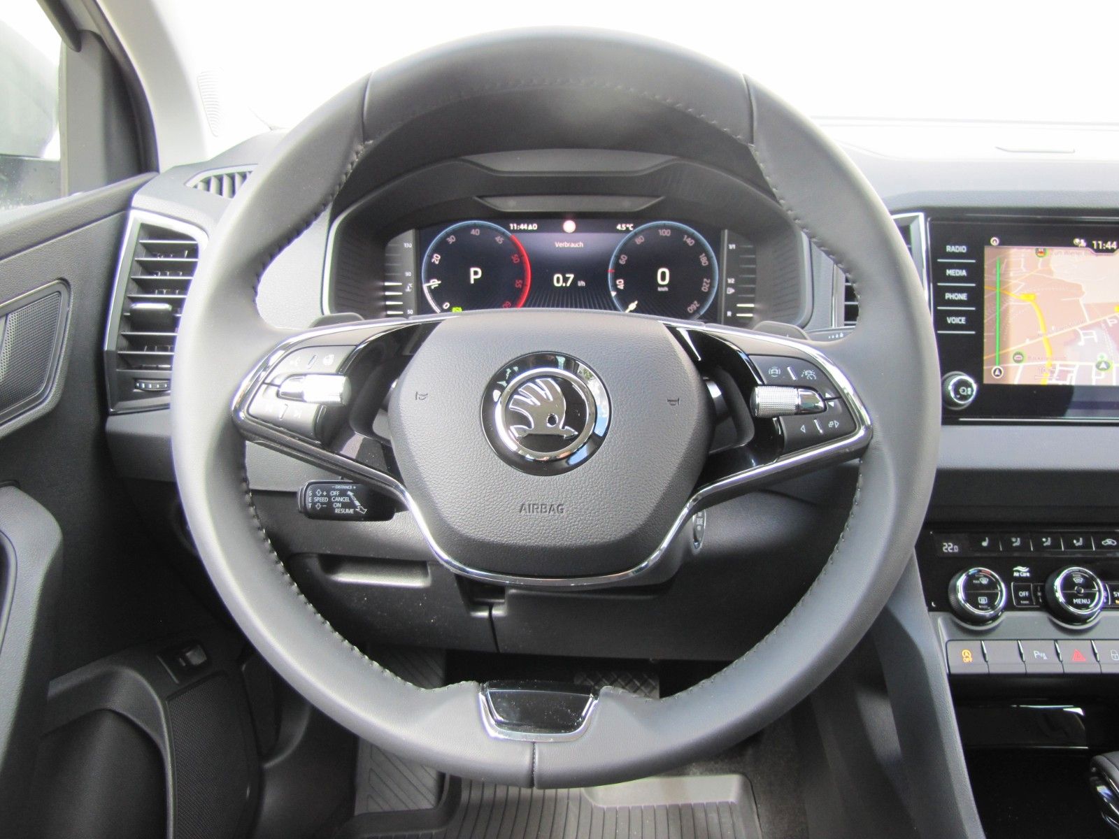 Fahrzeugabbildung SKODA Karoq Selection 2.0l TDI 150PS 7-Gang DSG 4x4