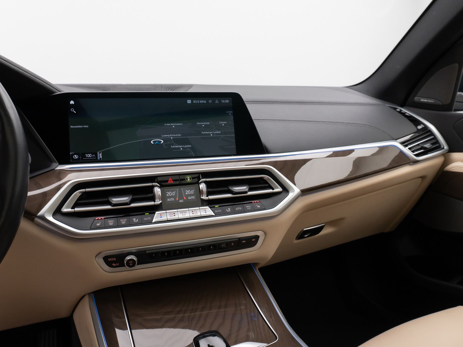 Fahrzeugabbildung BMW X5 xD45e XLine Panorama DAB H/K SoftCL AHK Sport