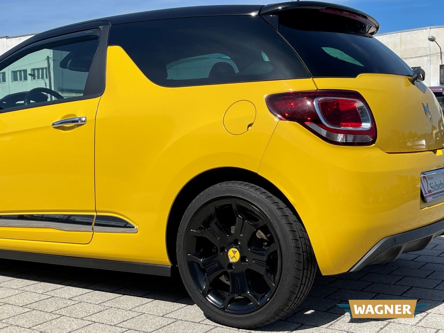 Fahrzeugabbildung Citroën DS3 SportChic Klimaautomatik Bi-Xenon Sportsitze