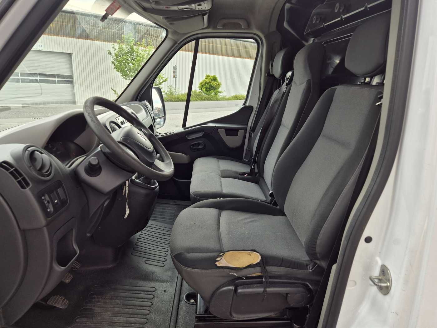 Fahrzeugabbildung Renault Master 2.3 dCi / France Elevateur 121FT, 12m