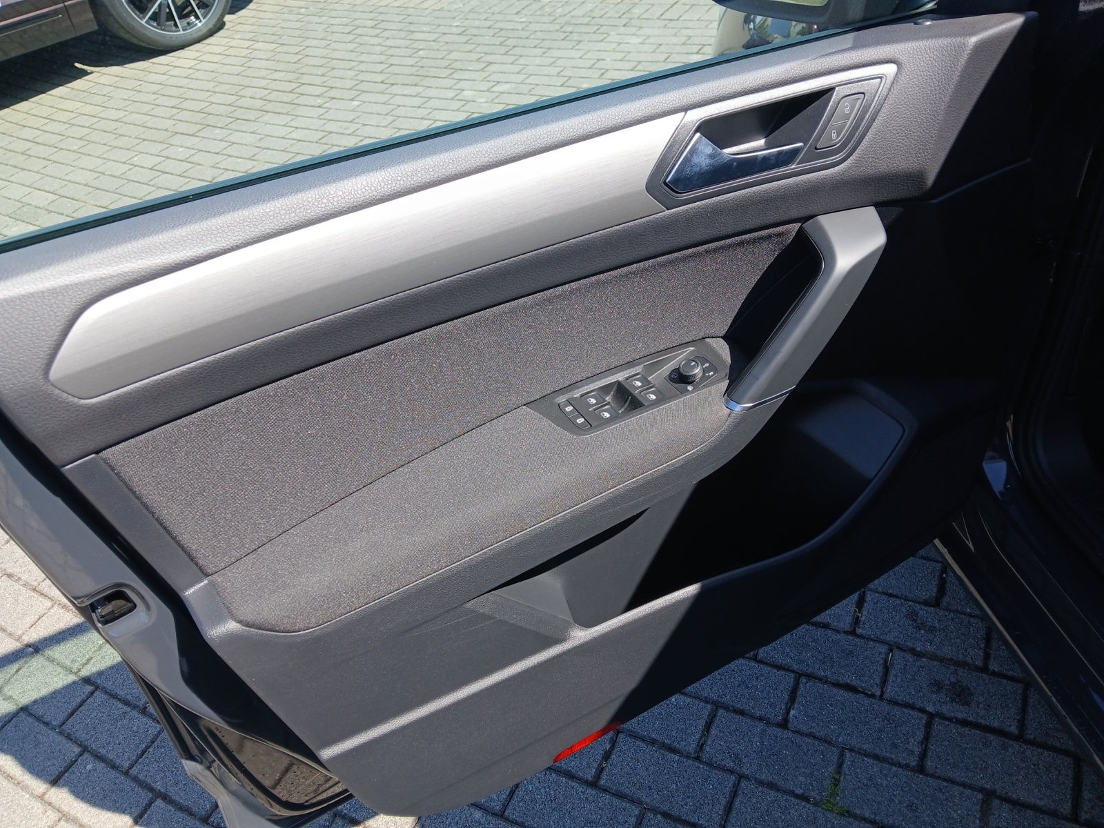 Fahrzeugabbildung Volkswagen Touran TDI Comfortline LED PDC SH LM