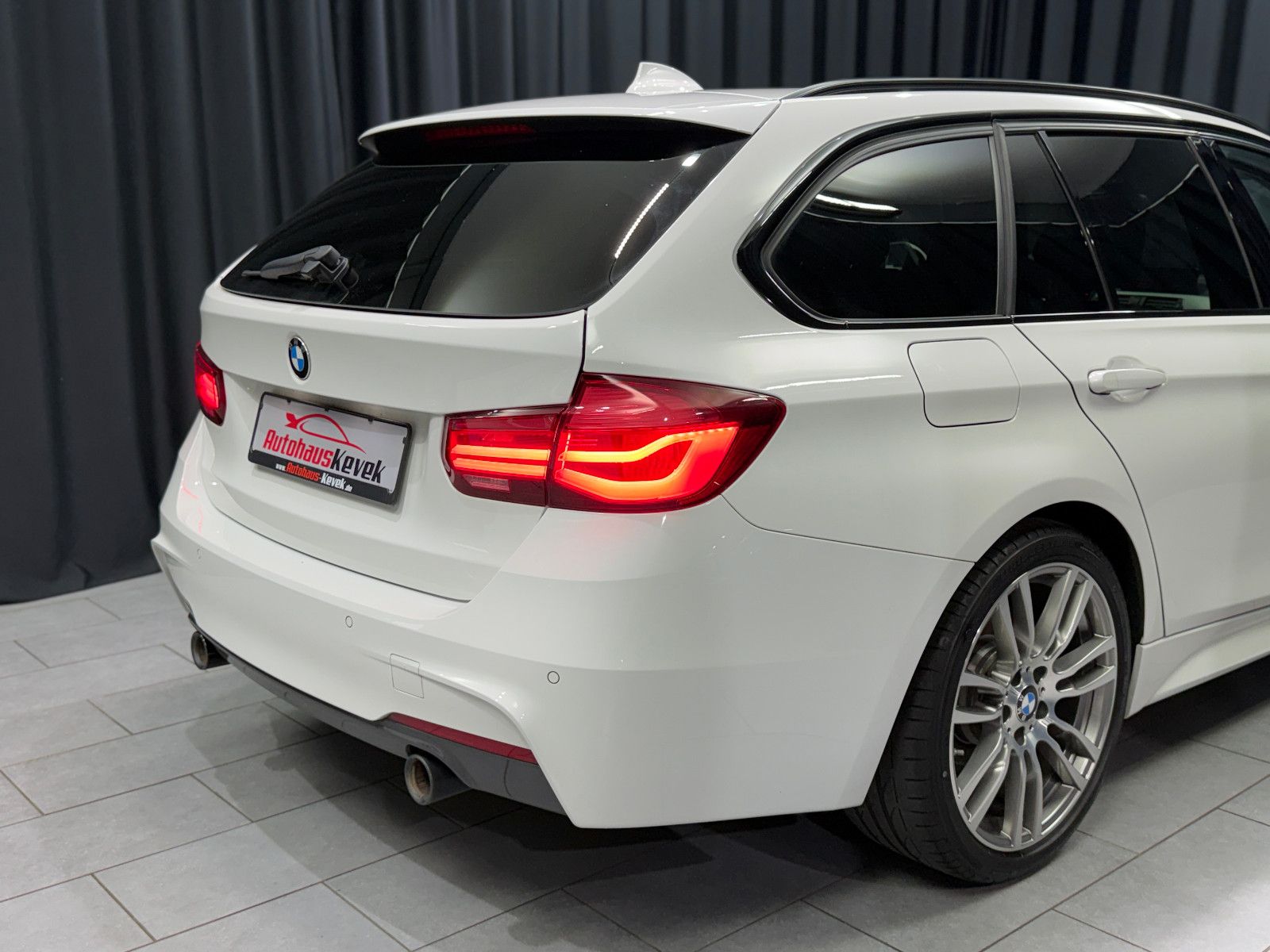 Fahrzeugabbildung BMW 340i Touring xDrive M Sport |H/K|HuD|AHK|PANO