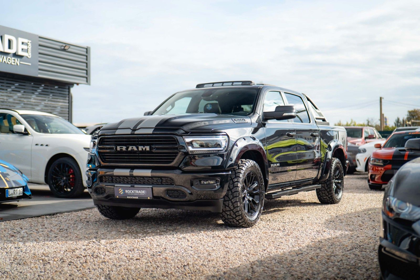 Fahrzeugabbildung Dodge RAM 5.7 V8 HEMI 4x4 Night LARAMIE Pano LED 19%