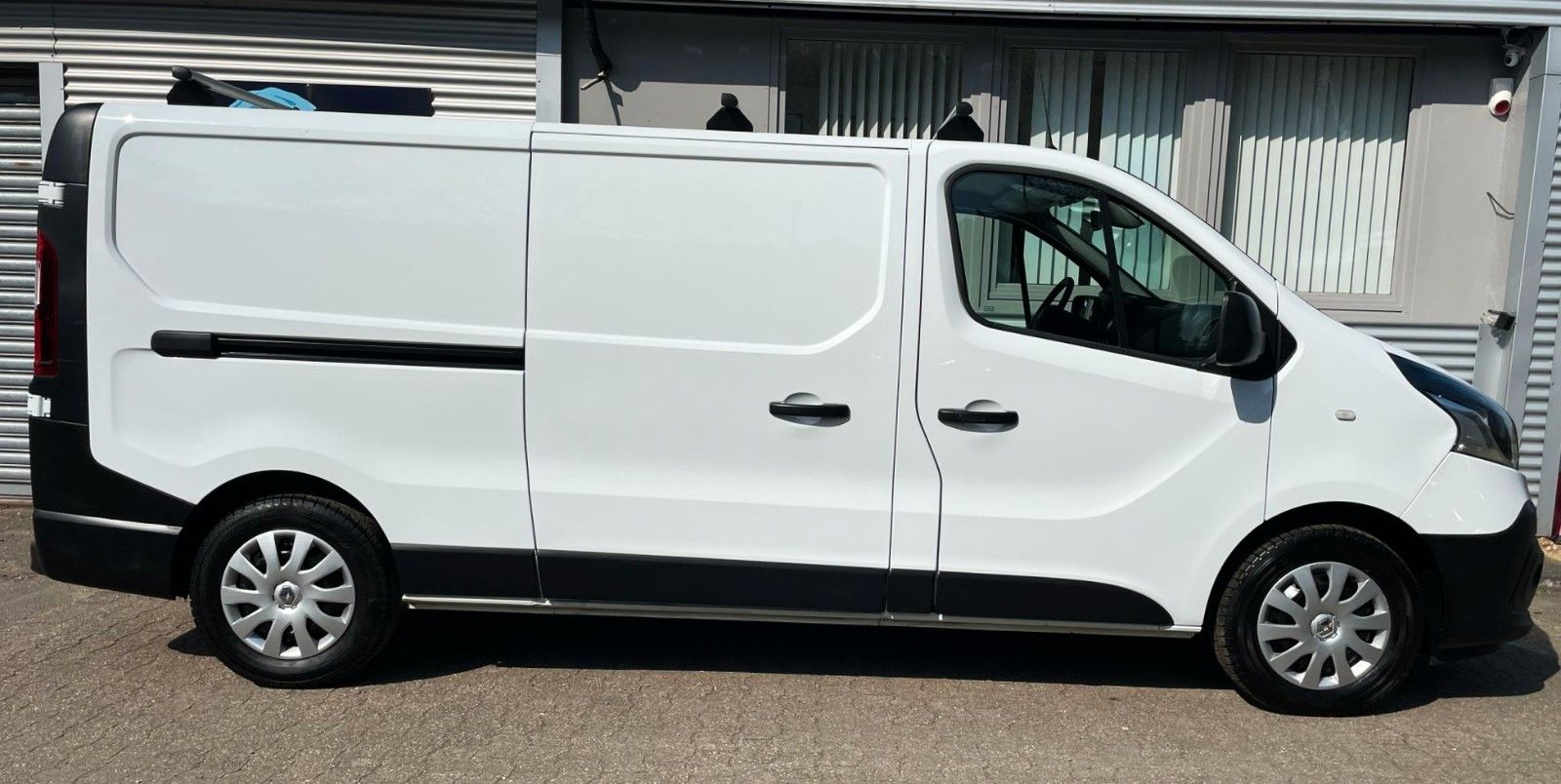 Fahrzeugabbildung Renault TRAFIC KASTEN  L2H1 3,0t KAMERA KLIMA  1.Hd EU6d