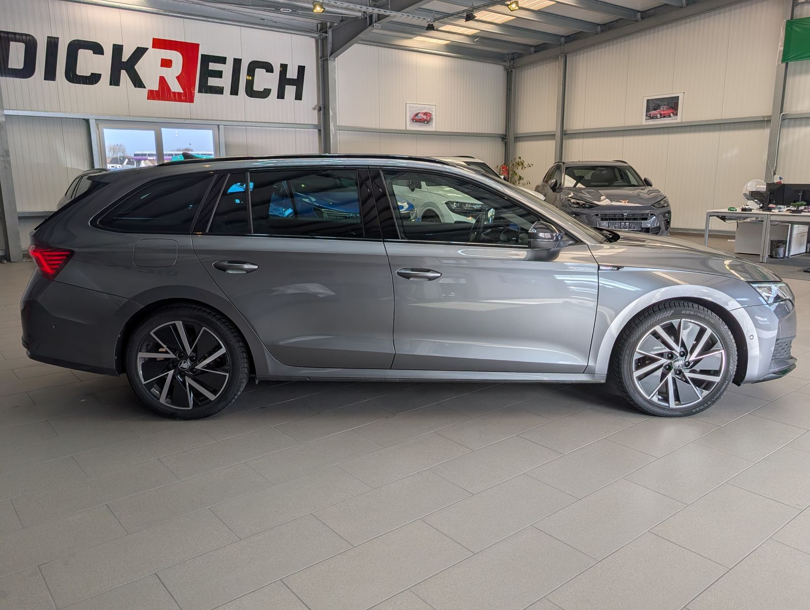 Fahrzeugabbildung SKODA Octavia 2.0 TDI Sportline Matrix Canton AHK 5J.G