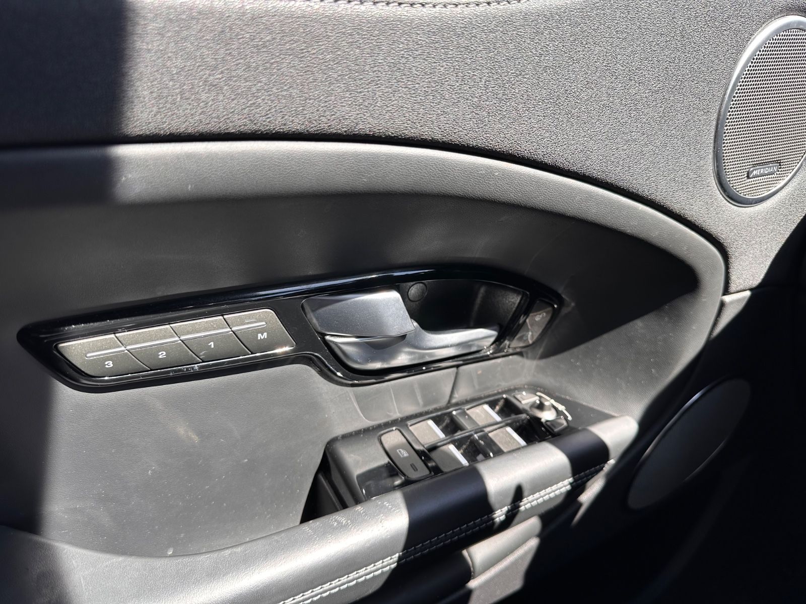 Fahrzeugabbildung Land Rover Range Rover Evoque 230 SD4 HSE Dynamic AHK/SOUND