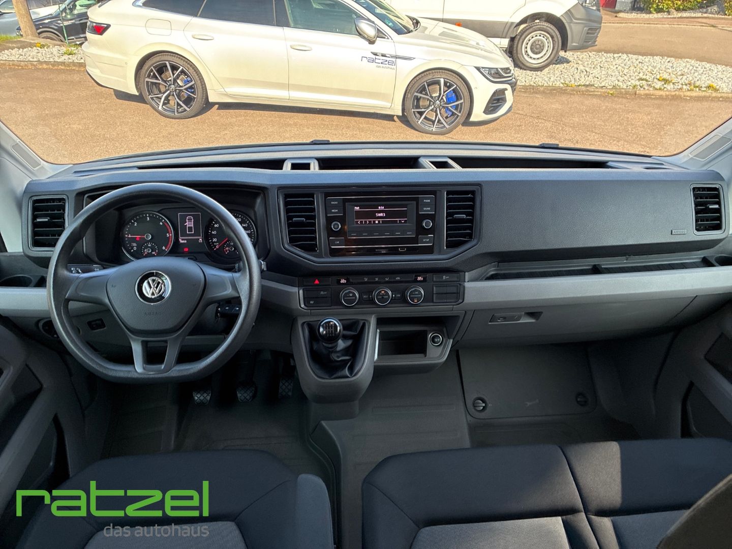 Fahrzeugabbildung Volkswagen Crafter 35 Pritsche DoKa MR 2.0 TDI AHK Klimaaut
