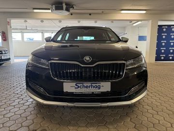 Fotografie des Skoda Superb Combi 2,0l TDI DSG Scout 4x4