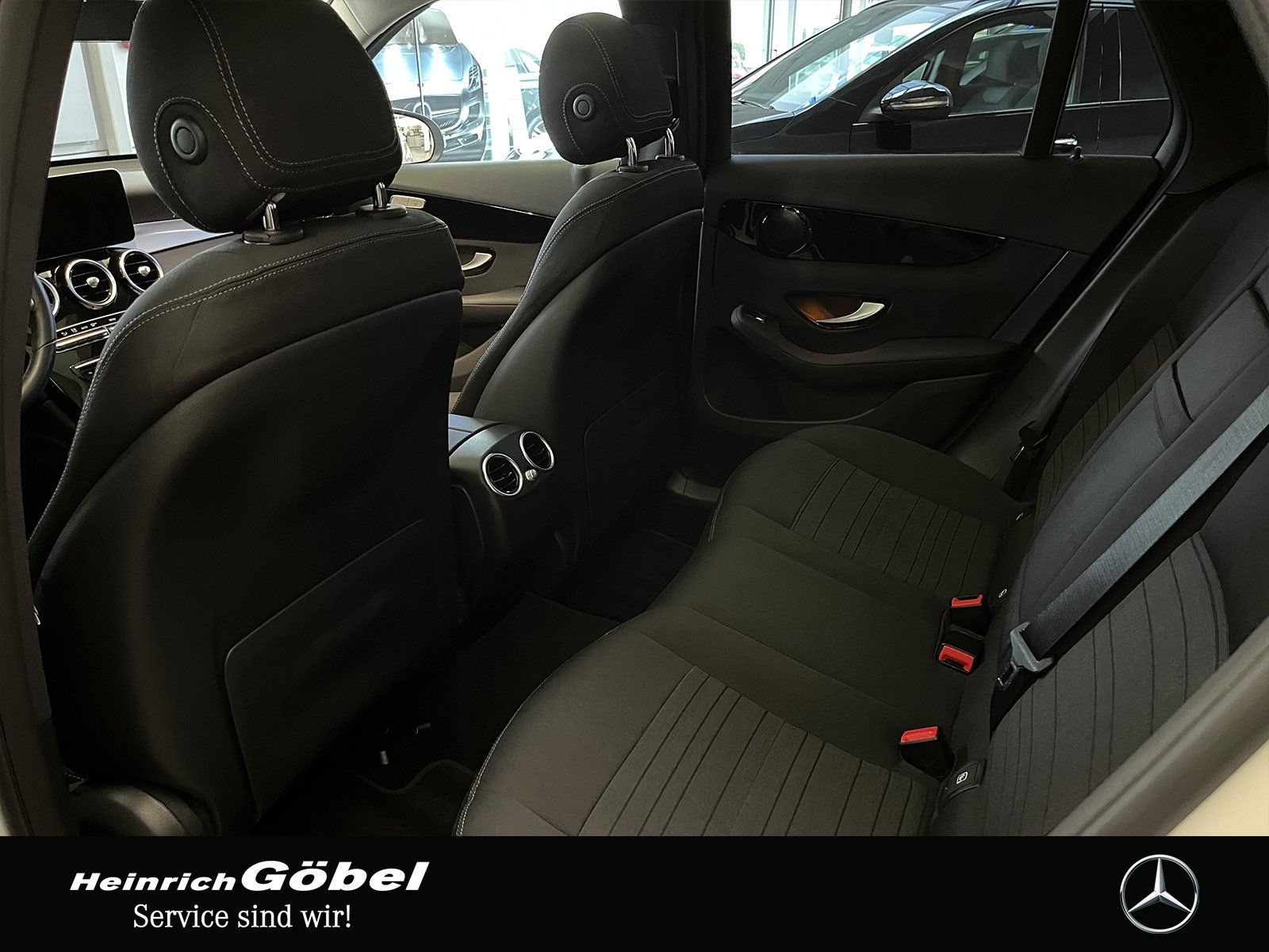 Fahrzeugabbildung Mercedes-Benz GLC 200 4M PANO+KAMERA+LED+CARPLAY+NAVI+MBUX