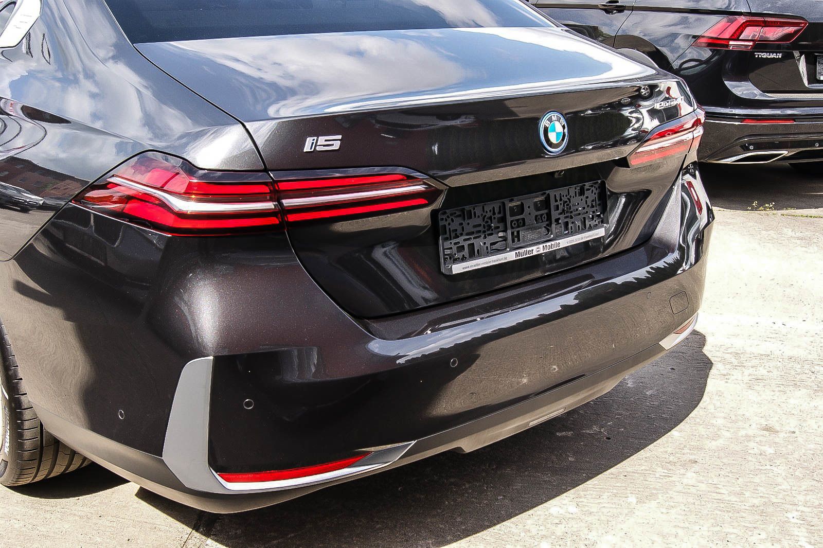 Fahrzeugabbildung BMW i5 Lim 40 eDrive HEAD-UP LEDER ESPRESSO KEYLESS