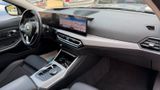 BMW 320d xDrive/Head Up/Kamera/Sportsitze/Widescreen - Thumbnail 11
