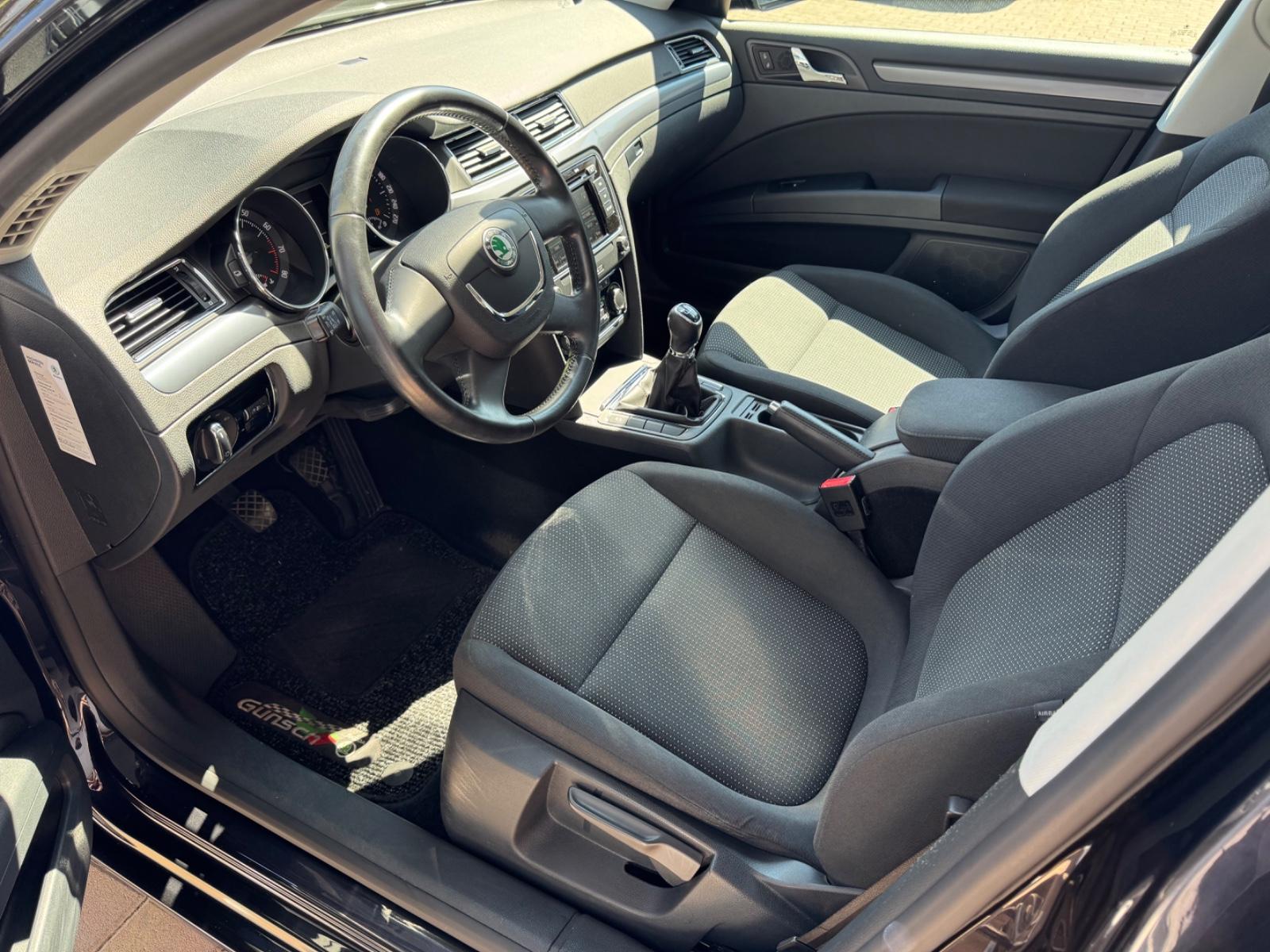 Skoda Superb Combi Active *1.Hand*Garantie*AHK*