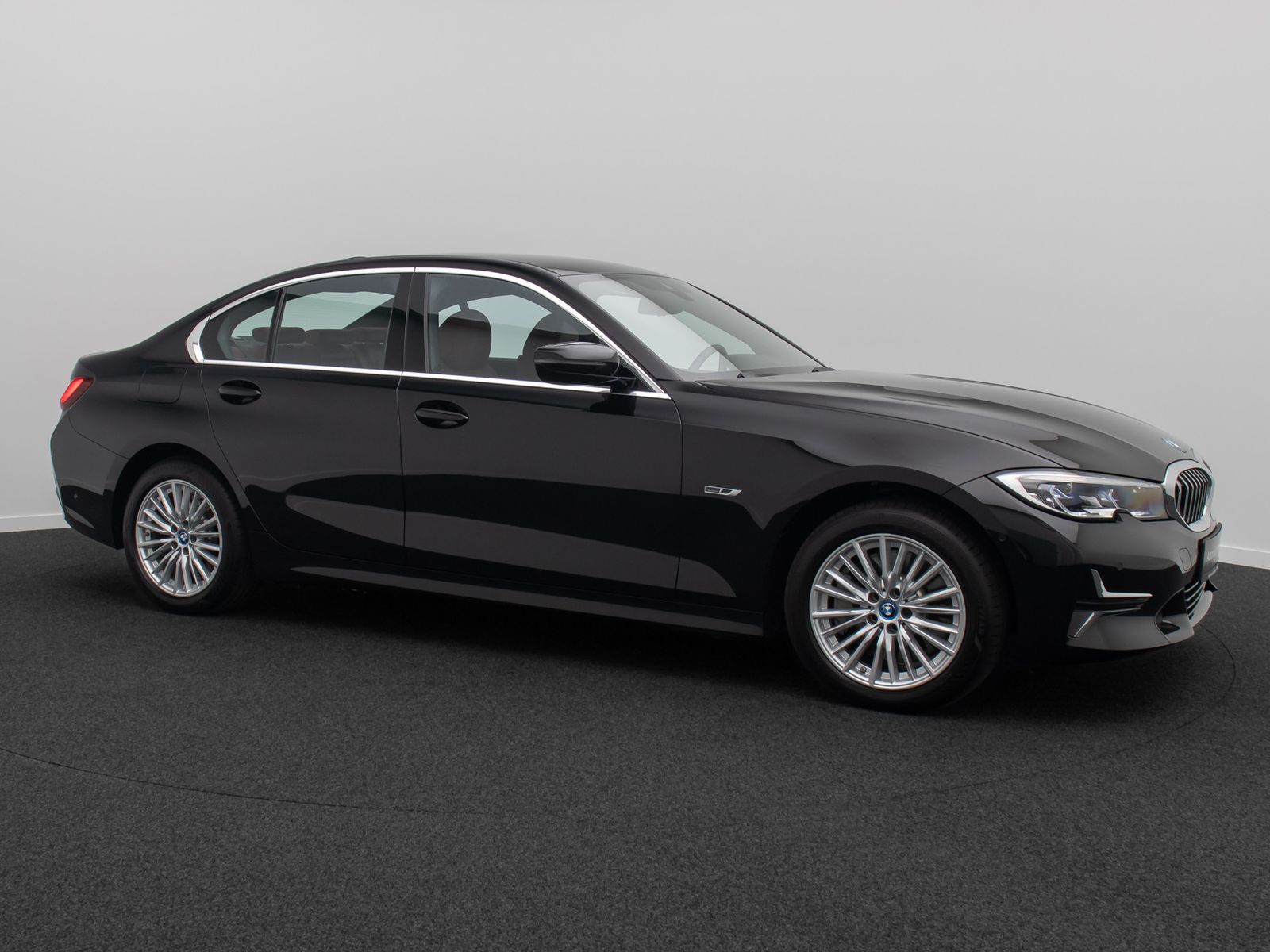 Fahrzeugabbildung BMW 330e LuxuryLine Kamera Laser HUD DAB HiFi Komfor