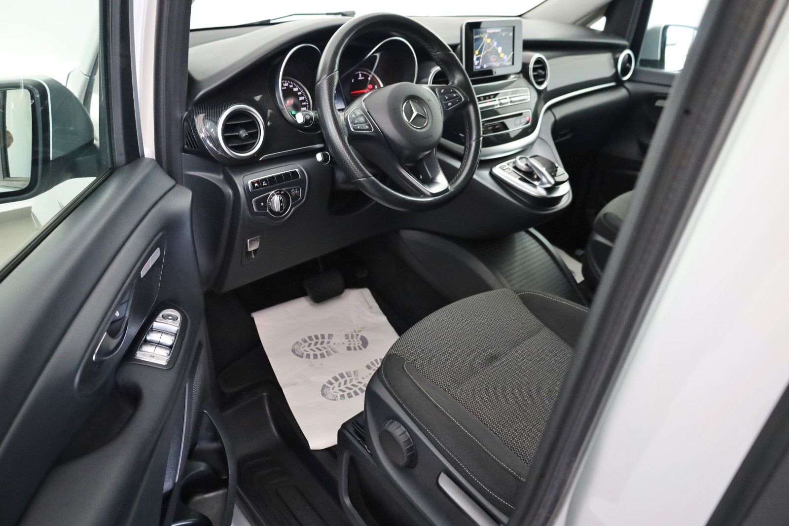 Fahrzeugabbildung Mercedes-Benz V 250d EDITION lang Sport/Park Paket,Navi,SH,AHK