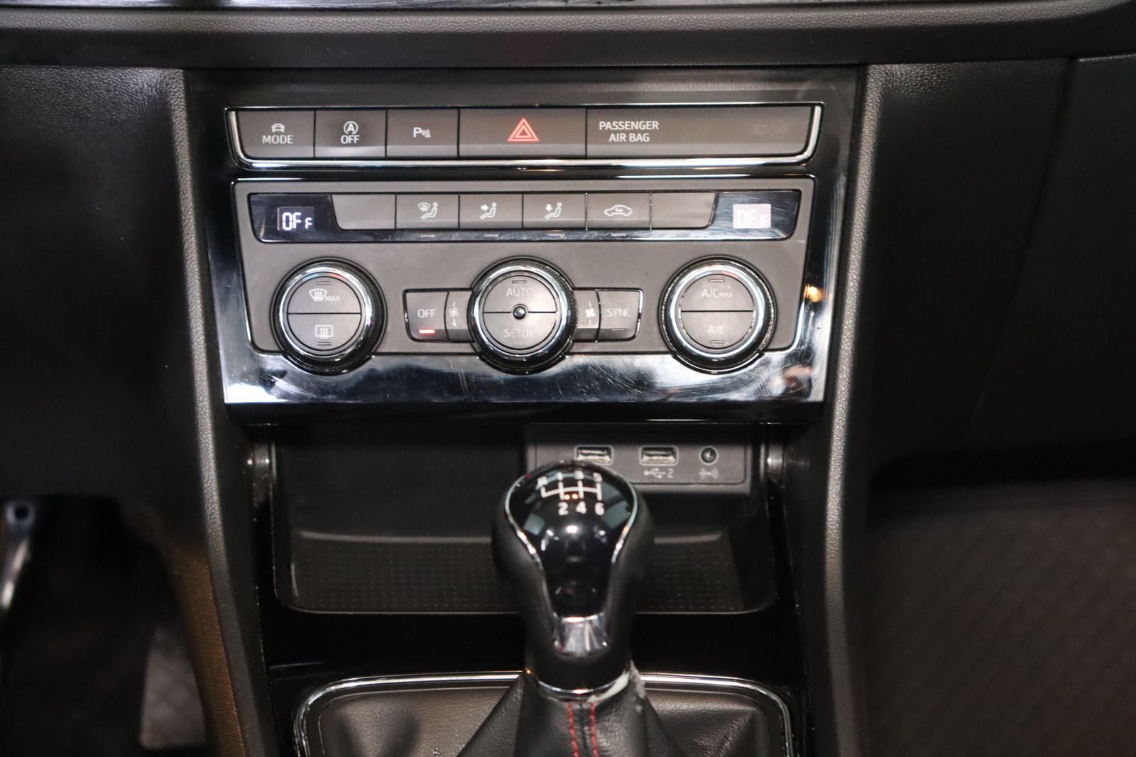 Fahrzeugabbildung SEAT Leon ST 1.4 FR LE 1. Hand * LED * Navi