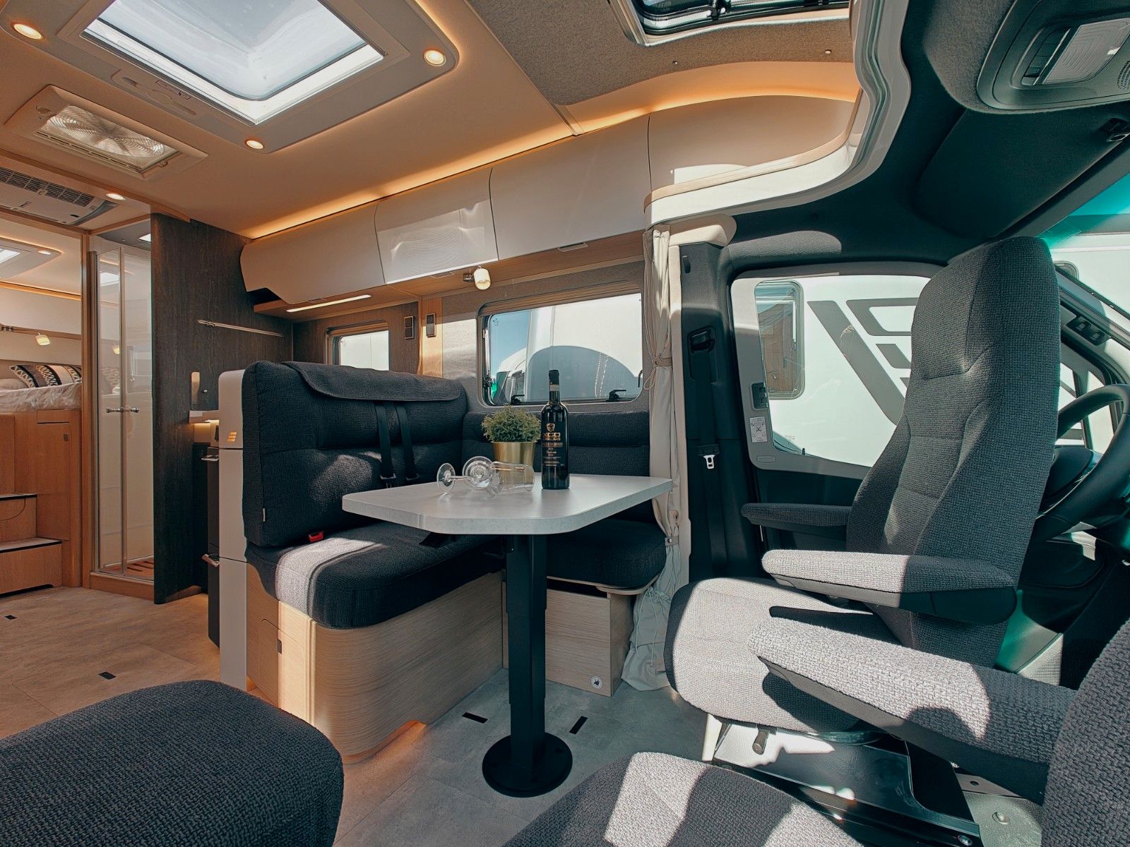 Fahrzeugabbildung HYMER / ERIBA / HYMERCAR B - KLASSE ML T 780 BLACKLINE