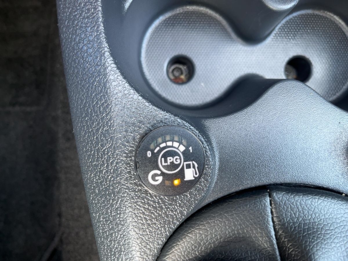 Fahrzeugabbildung Dacia Sandero Essential TCe 100 ECO-G Benzin & Autogas - mit KI generiert/bearbeitet