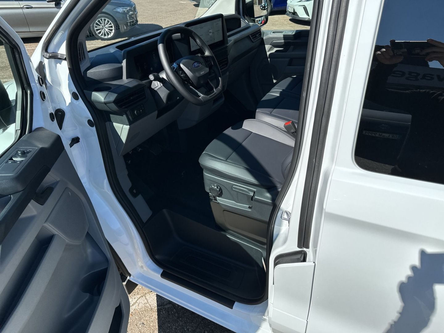 Fahrzeugabbildung Ford Transit Custom 9-Sitzer 320 L2 2.0 EcoBlue EU6e