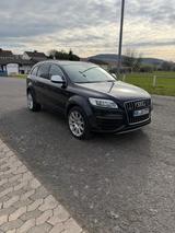 Audi Q7 V12 TDI quattro tiptronic -Exklusiv 183.000€  - Audi: V12