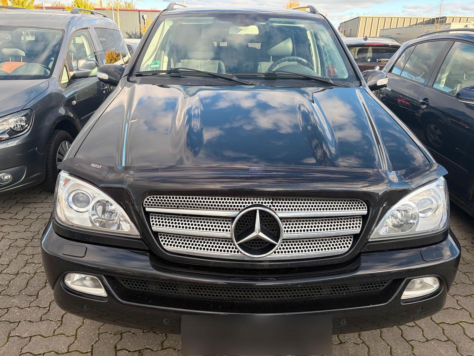 Mercedes-Benz ML270 2005 — вигляд ззаду