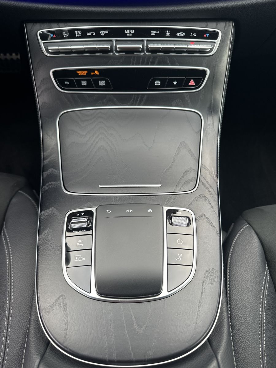 Fahrzeugabbildung Mercedes-Benz E 300de T 4Matic AMG-Line NAV+LED+360°+BURMESTER