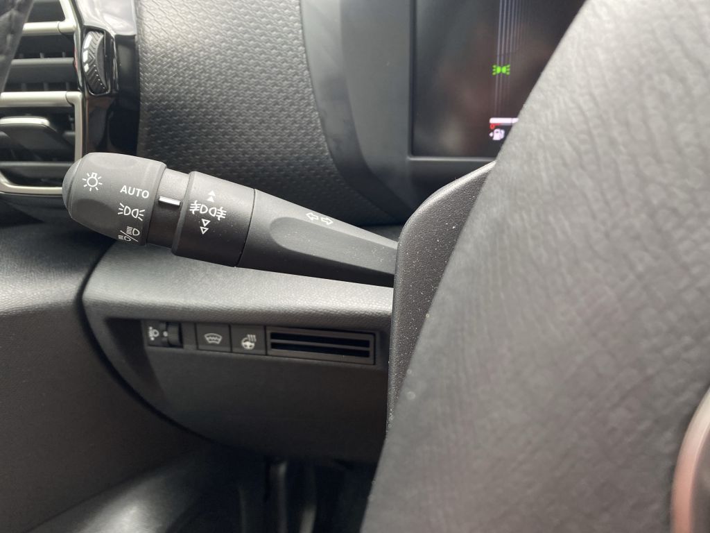 Fahrzeugabbildung Citroën C4 PureTech 130 *Automatik* MAX *360Grad Kamera*