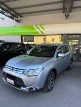 Mitsubishi MITSUBISHI OUTLANDER 2.2 DI-D 4WD INSTYLE 7posti - Mitsubishi Outlander: Instyle