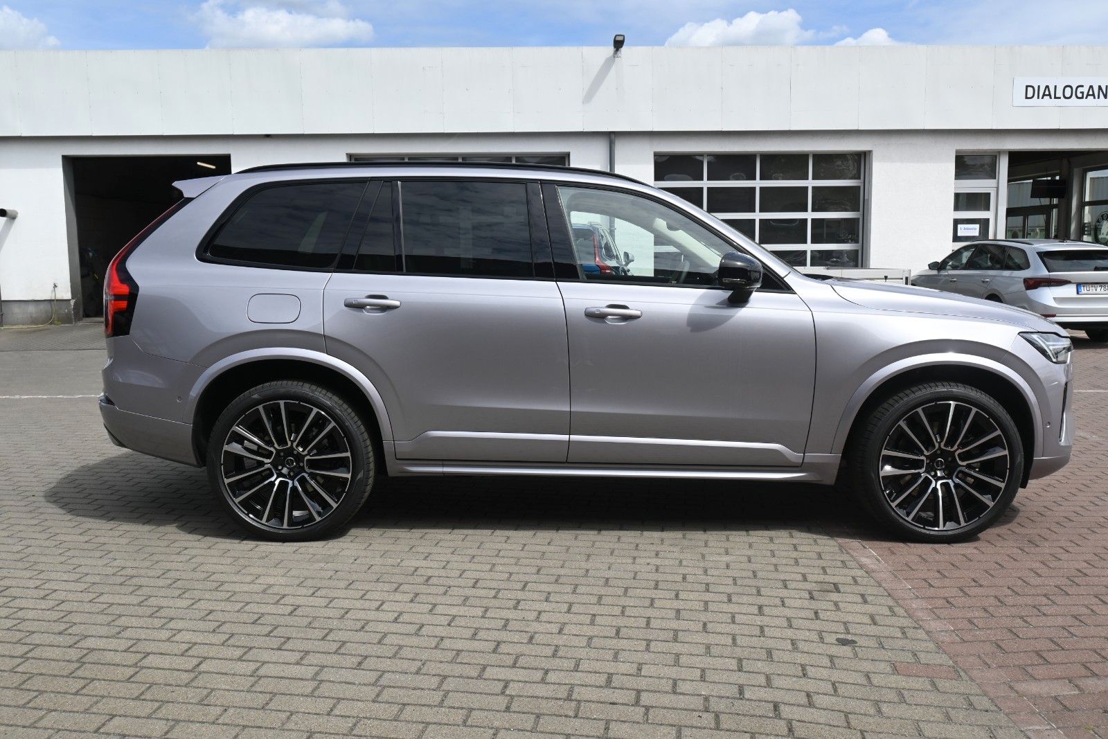 Fahrzeugabbildung Volvo XC90 T8 Ultra Dark *B&W*MASSAGE*LUFT*PANO*360°