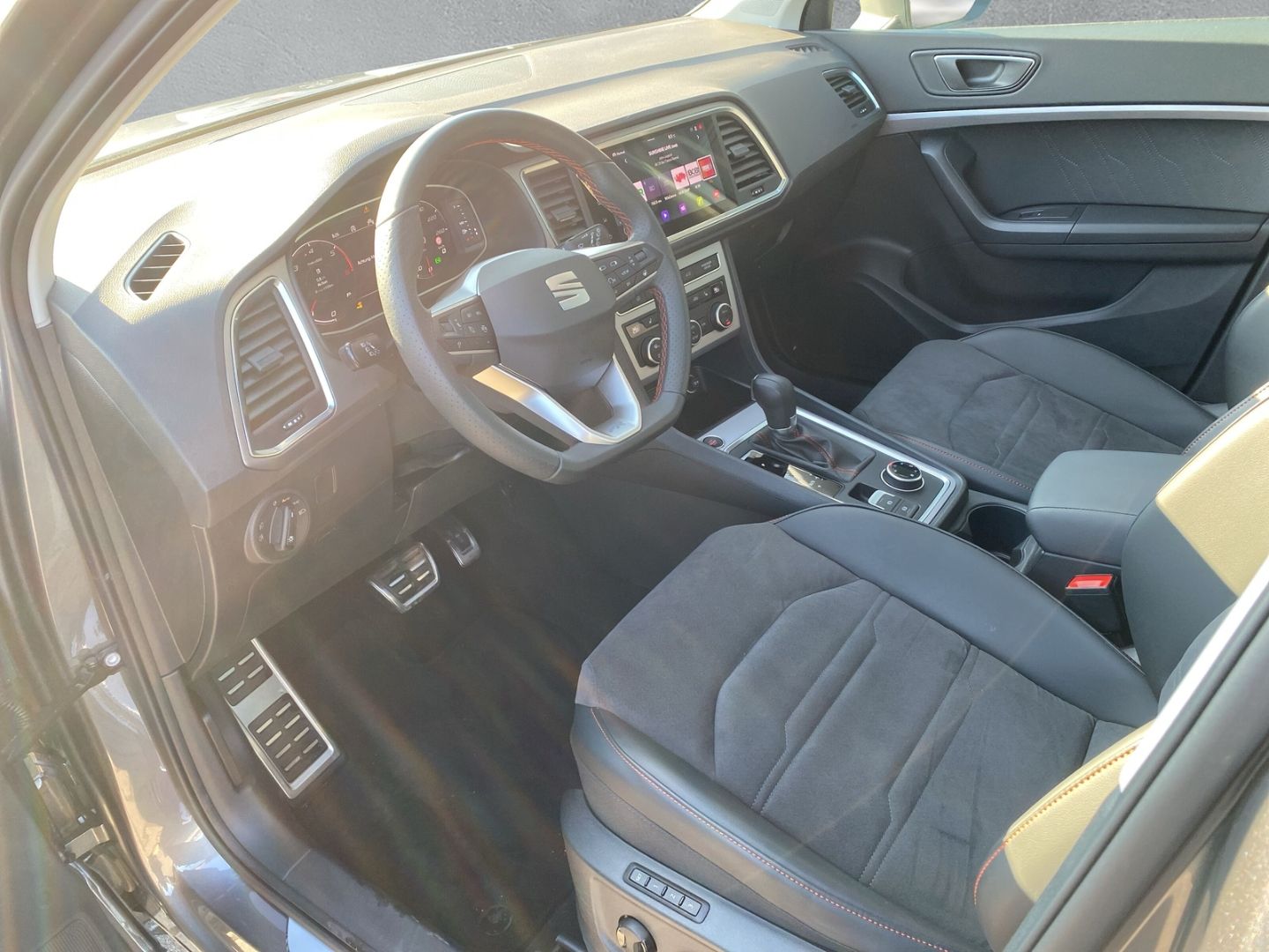 Fahrzeugabbildung SEAT Ateca FR 4Drive 2.0 TDI EU6d AD AHK-klappbar Nav