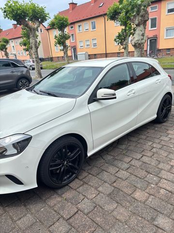 MERCEDES-BENZ Mercedes-Benz A180 Urban | 122 PS | Scheckheftge