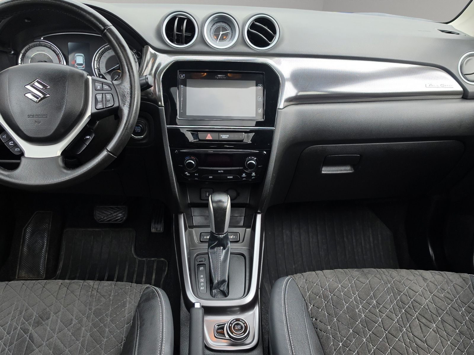 Fahrzeugabbildung Suzuki Vitara 1.4 Comfort+ 4x4 Automatik Panoramadach