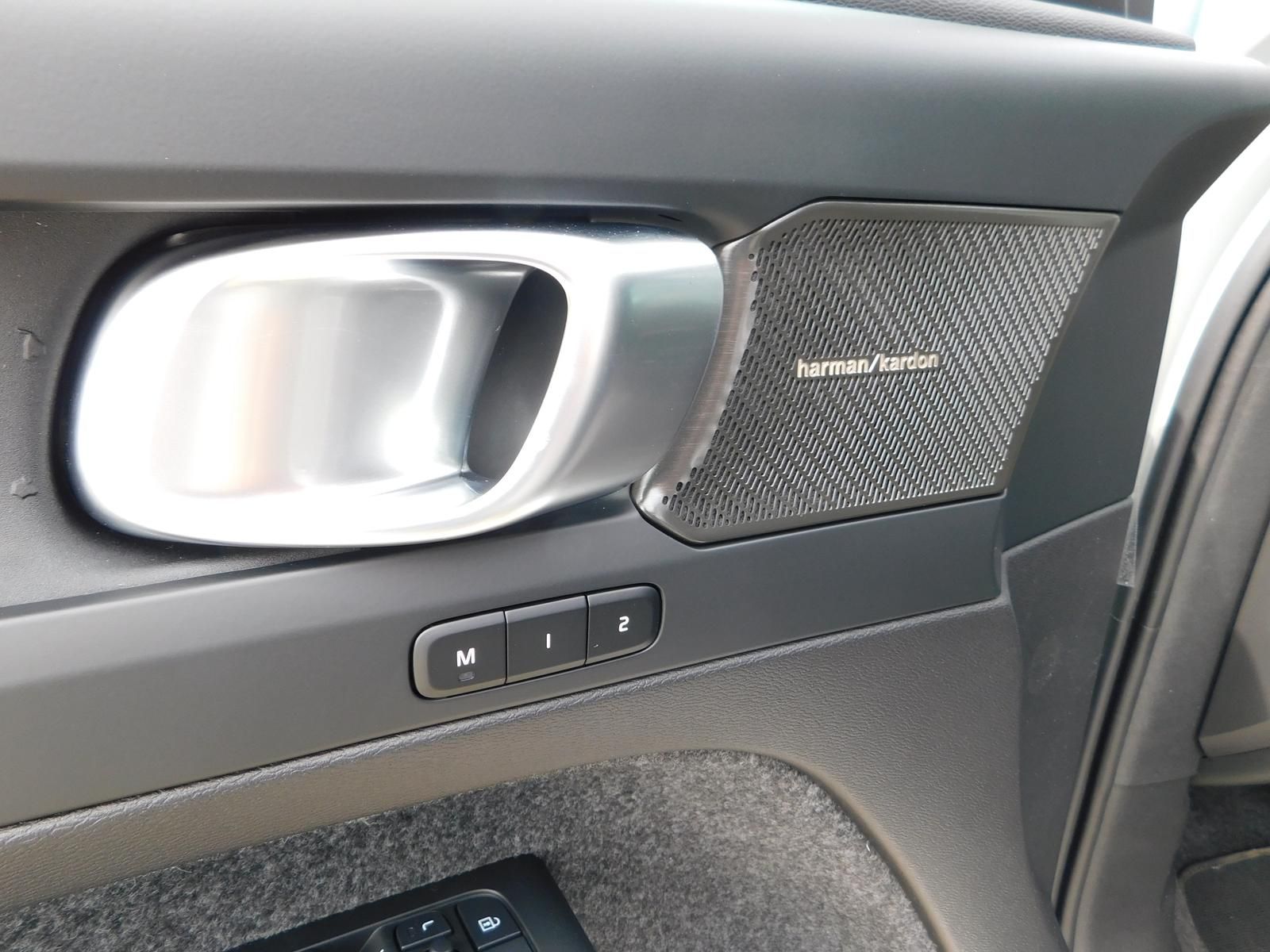 Fahrzeugabbildung Volvo EX40 Single Motor ext. Range Plus Black Edition