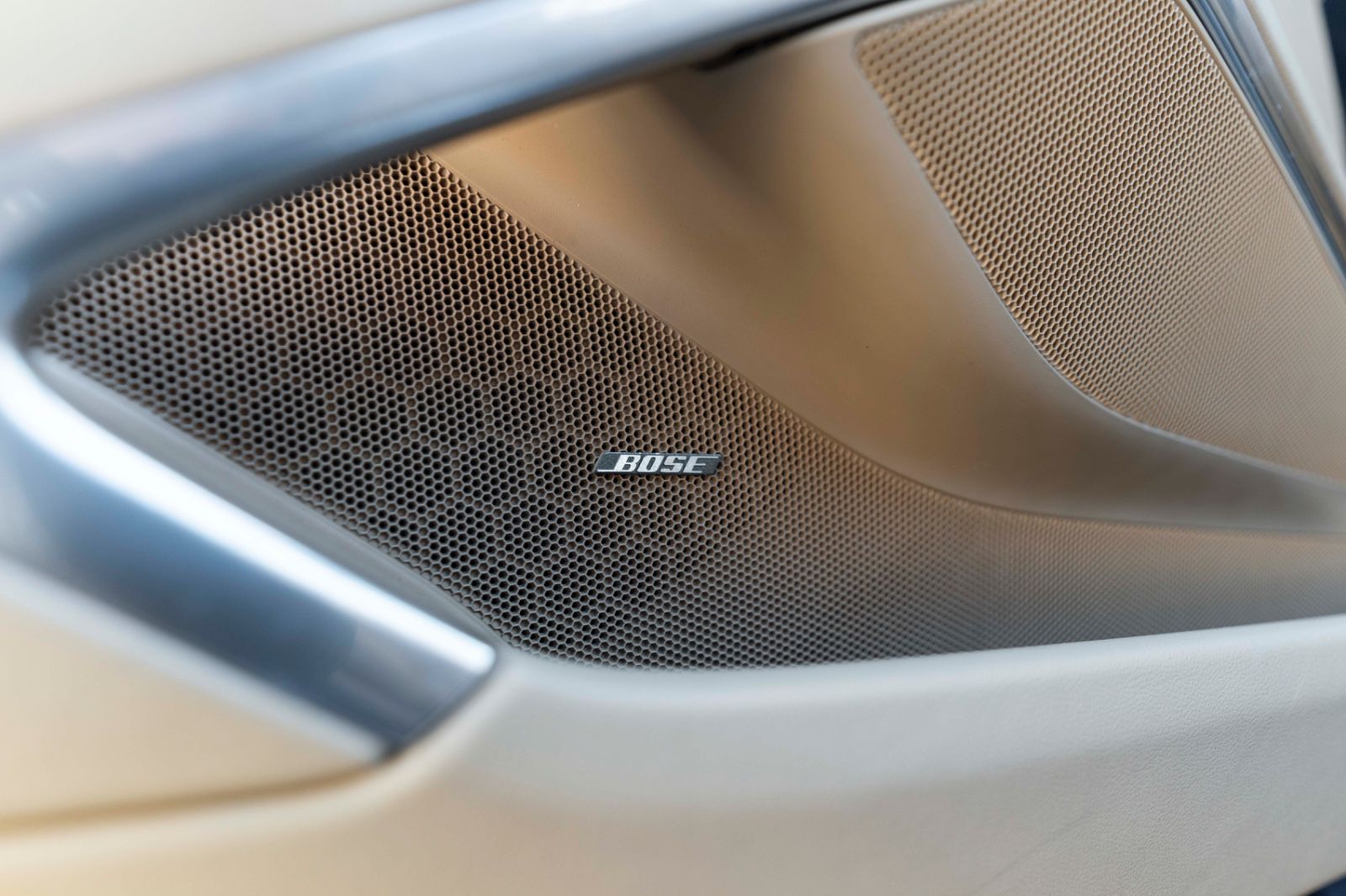 Fahrzeugabbildung Porsche 911 Carrera S Cabrio PDLS Bixenon Bose 111 Check