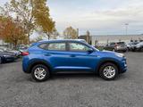 Hyundai Tucson Select 2WD - Hyundai TUCSON: Select